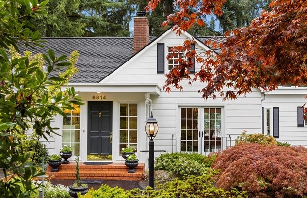 SOLD 6814 E Mercer Wy, Mercer Island, WA 98040 0519.jpg