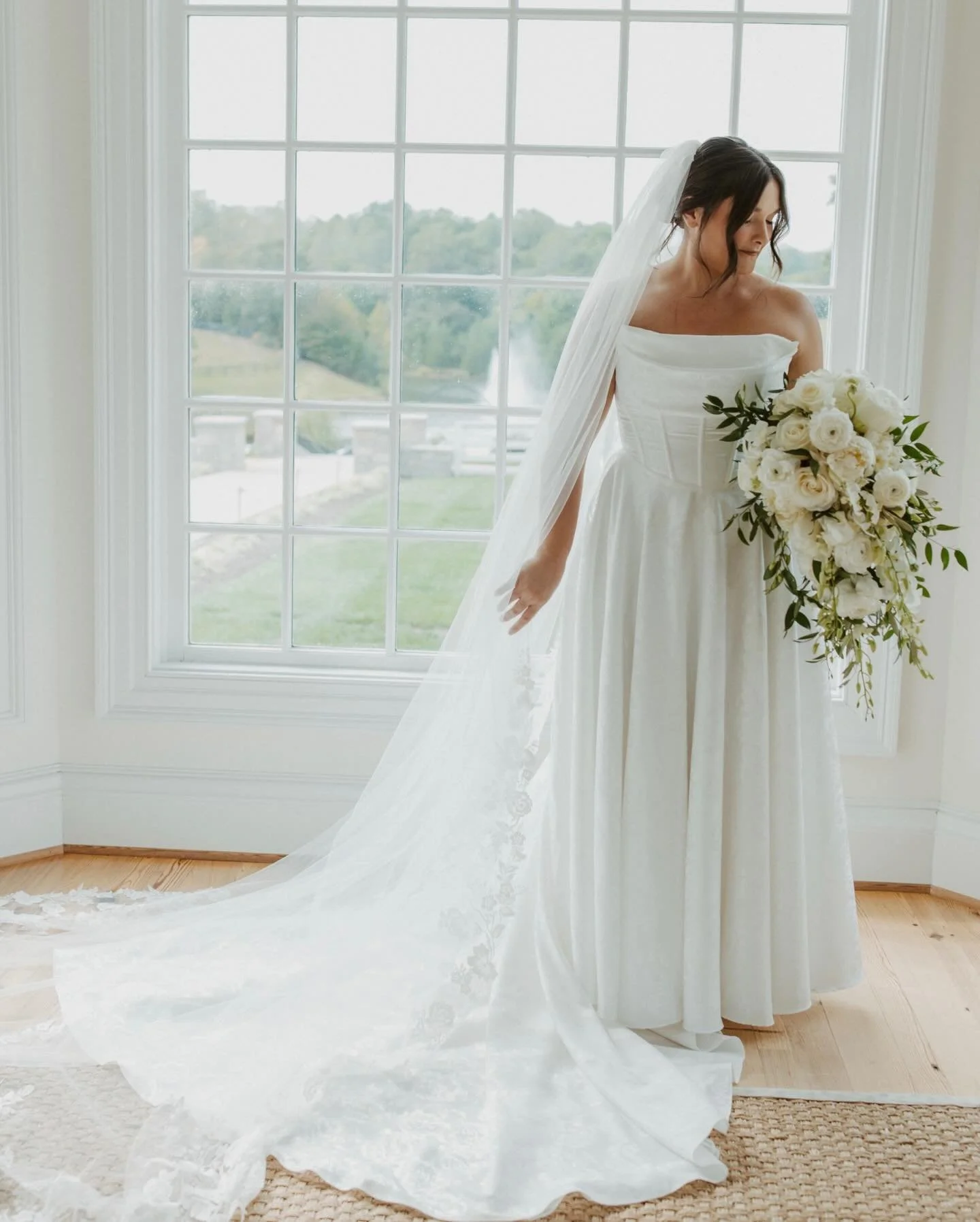 Getting ready with Meg + her girls!! 🤍