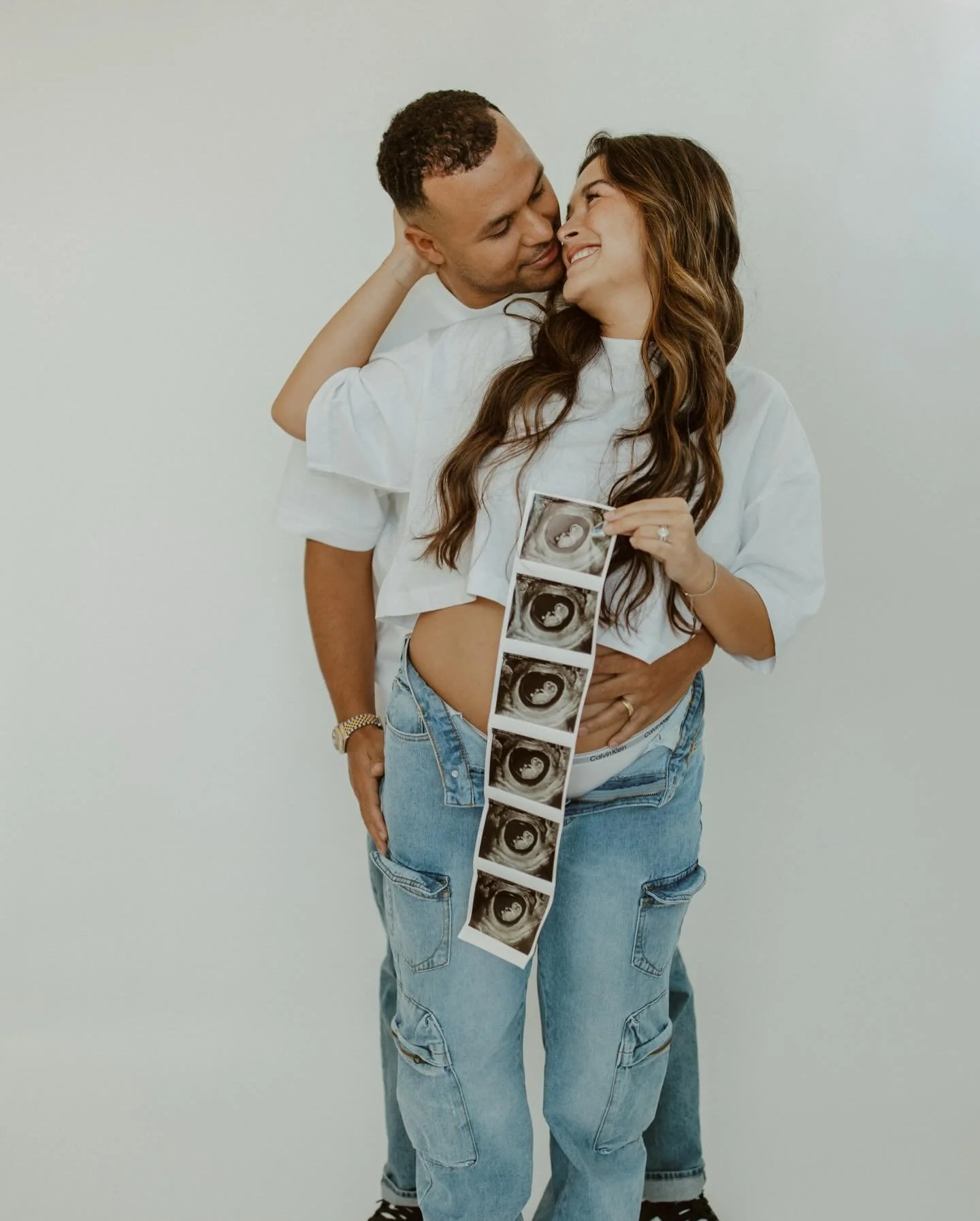 Cutest parents to be!! 🩵