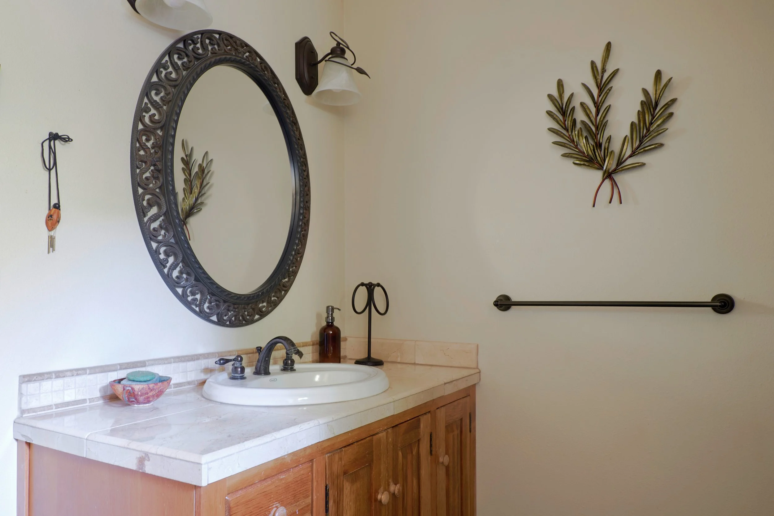 africa bathroom2.jpg