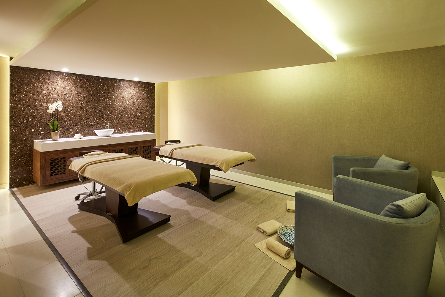 The couples' treatment room.