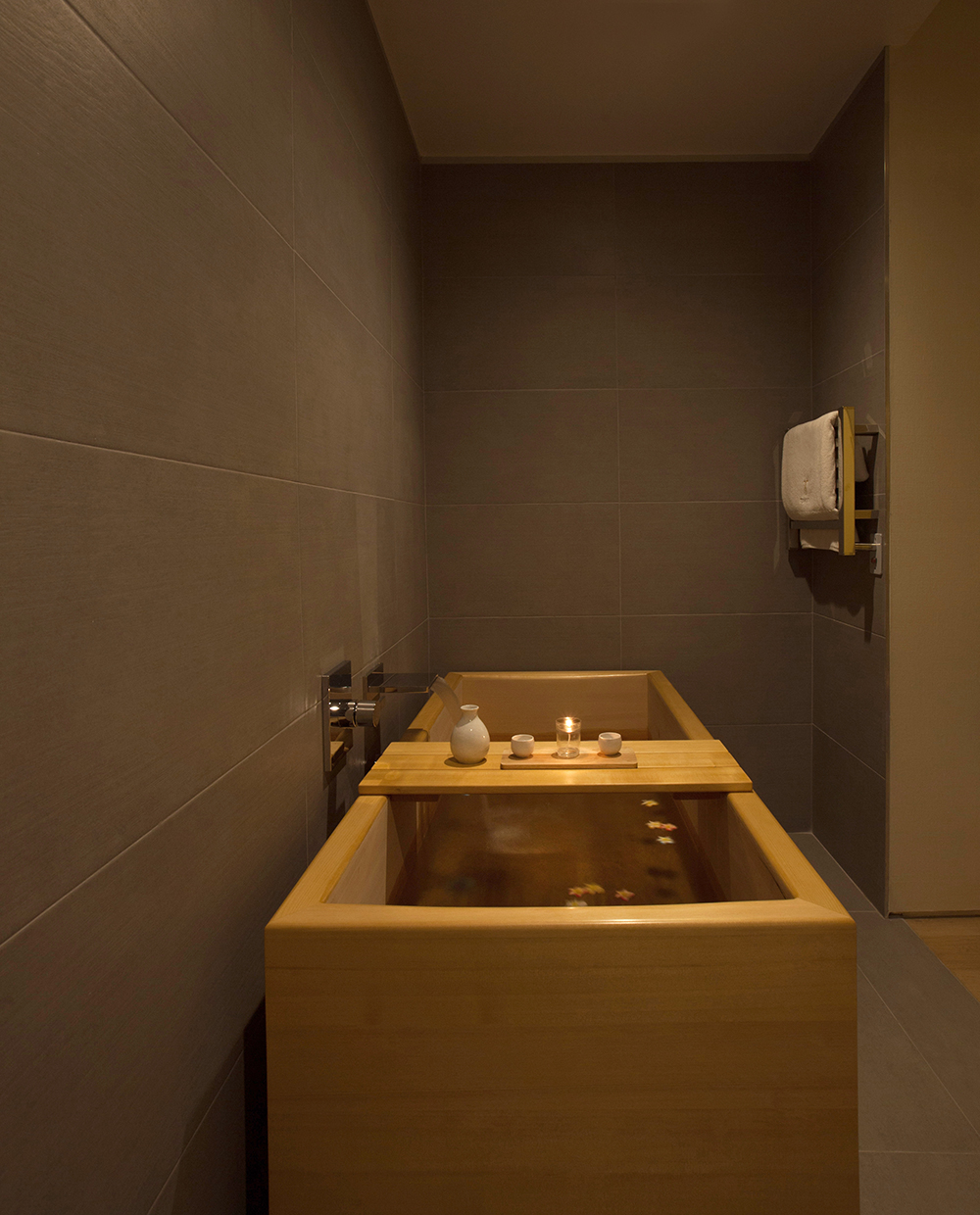 Bathtub at Tomoko.jpg