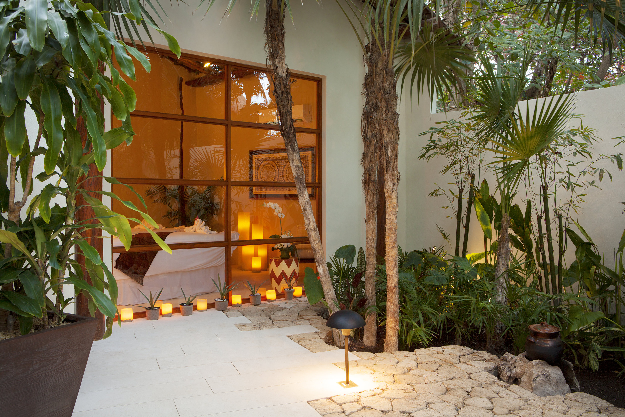 VIP Room Exterior_8487_150.jpg