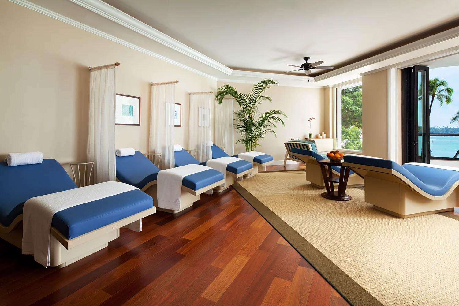 The spa's relaxation lounges features beautifully-designed lanais overlooking Waikiki Beach.