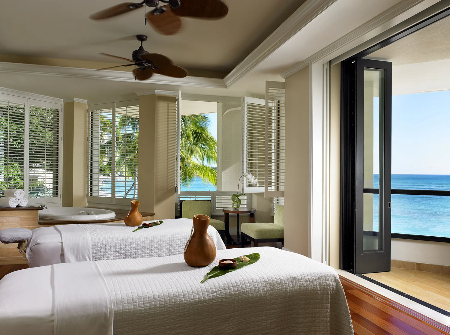 Moana Lani Spa has 9 custom massage therapy rooms and 3 custom facial rooms.