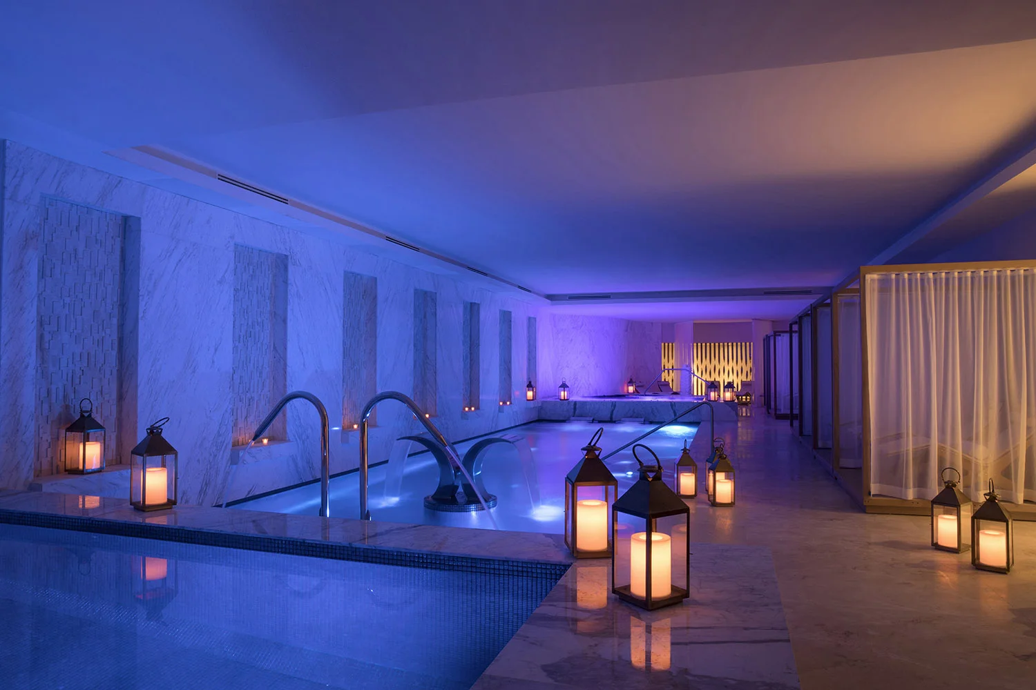 The relaxing cold and warm pools.