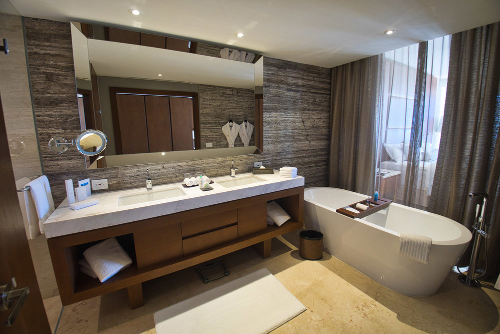 Royal Deluxe Honeymoon suite bathroom resized.jpg