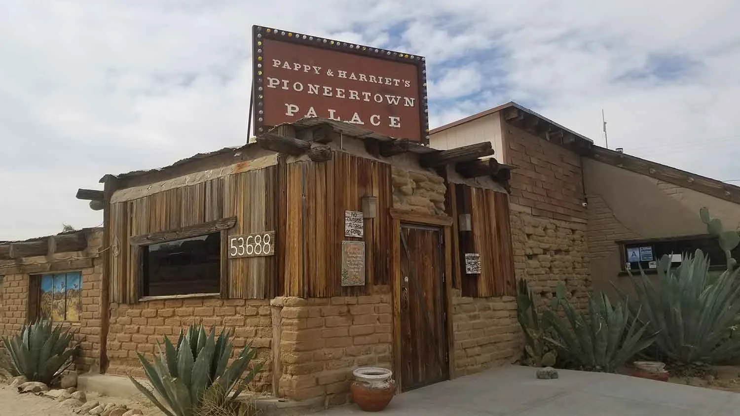 Legendary music venue, Pappy & Harriet's in located in Pioneertown, is a short drive from Joshua Tree.
