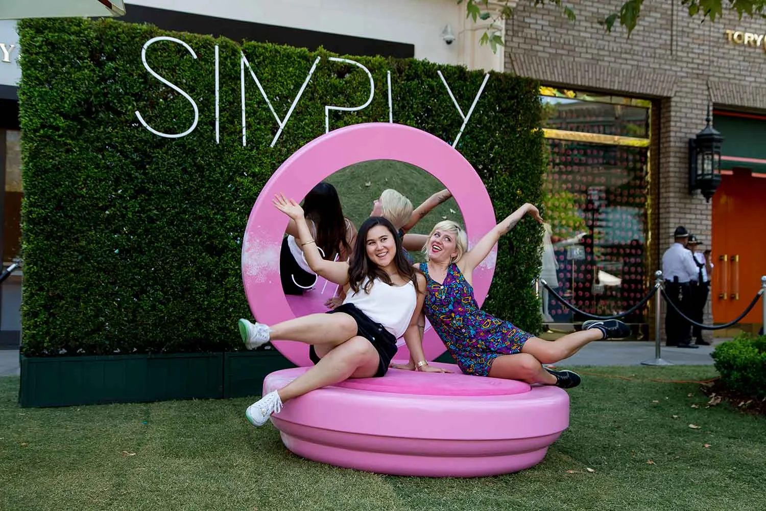 SIMPLY LA connects like-minded women and encourages them to pursue their dreams!