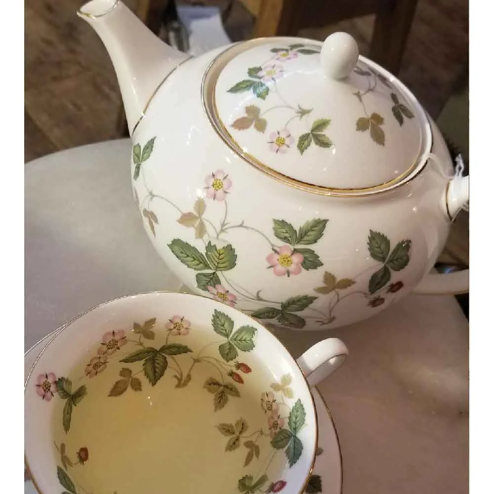 Guests can enjoy a pot of tea during their services at Cowshed Spa Chicago.