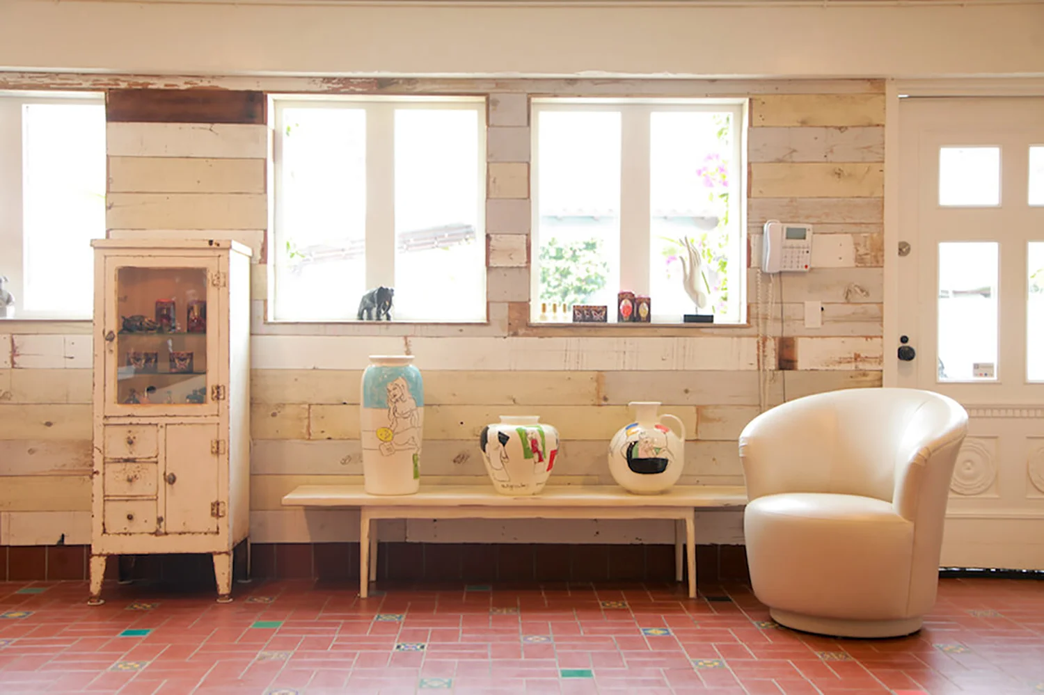 Glamifornia Style Lounge is a place where art and function merge, where California glamour becomes personal style.