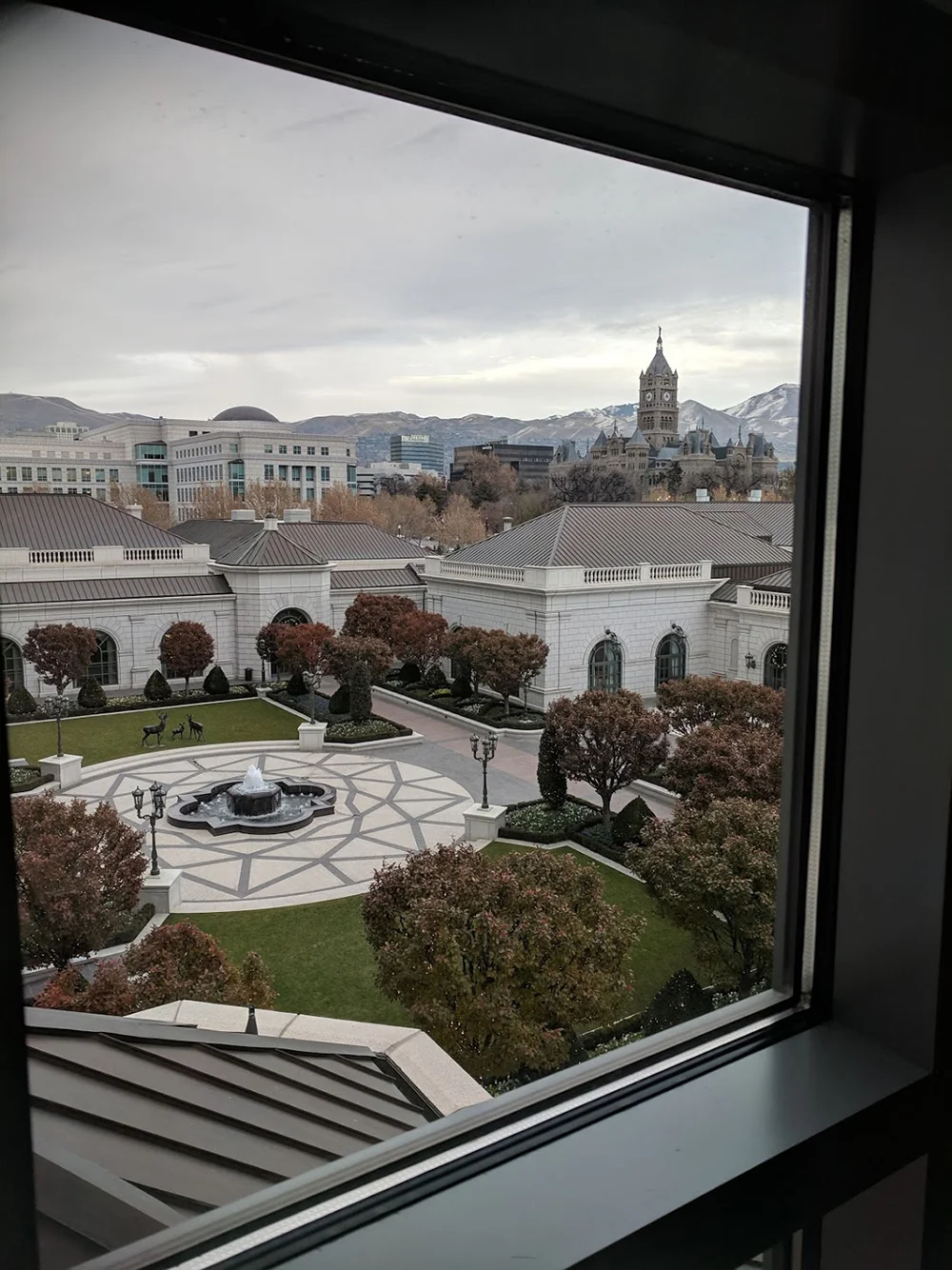 Beautiful views of the hotel’s courtyard and the Utah mountains.