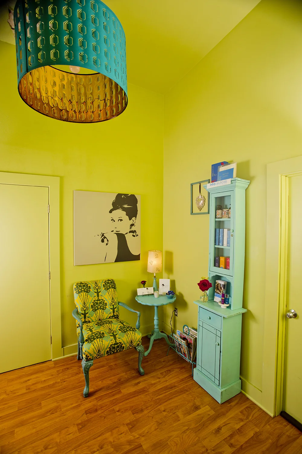 Doll Face Skincare Studio: Charming Retro Vibes and Flawless Skin