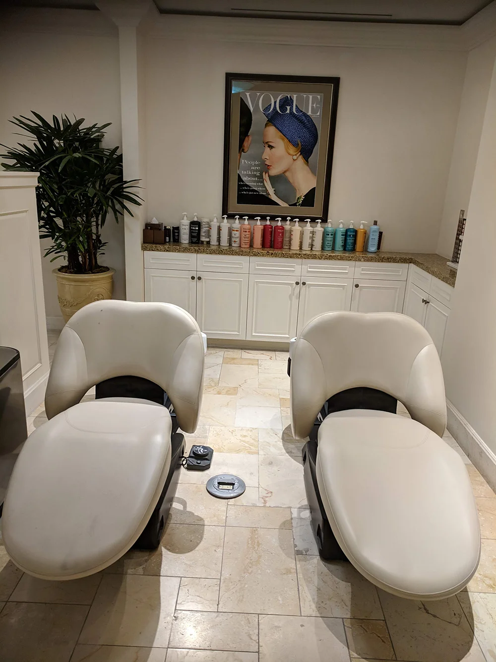 Say “goodbye” to neck kinks with these smart shampoo recliners and “hello” to a gorgeous new ‘do.