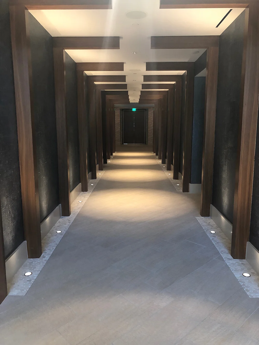 The hallway leading from the reception desk to the Spa.