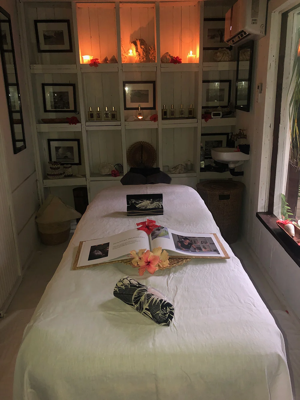The beautifully decorated massage room.