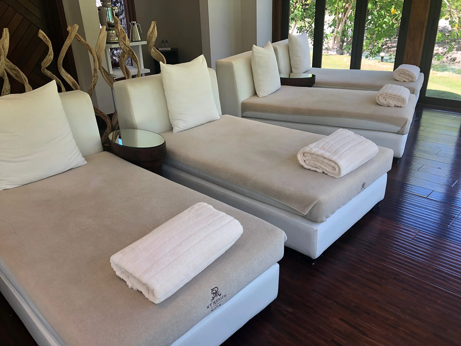 We sipped on tea in the Relaxation Room after our massages, before ordering and enjoying lunch next to the lagoonarium.