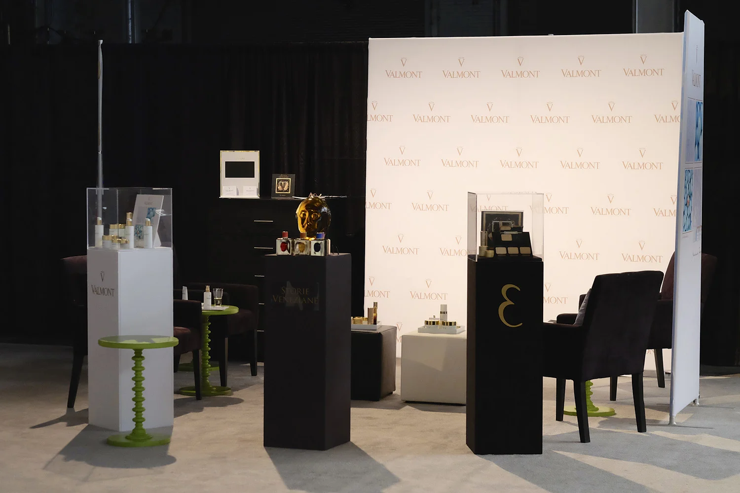 At Valmont’s Pop-Up Spa, guests discovered the brand’s various products, and learned about Valmont’s history and connection to art.