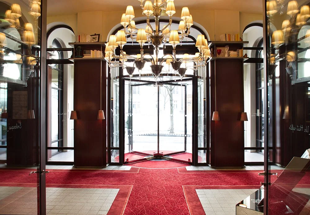Le-Royal-Monceau-Raffles-Paris---Entrance-1.jpg