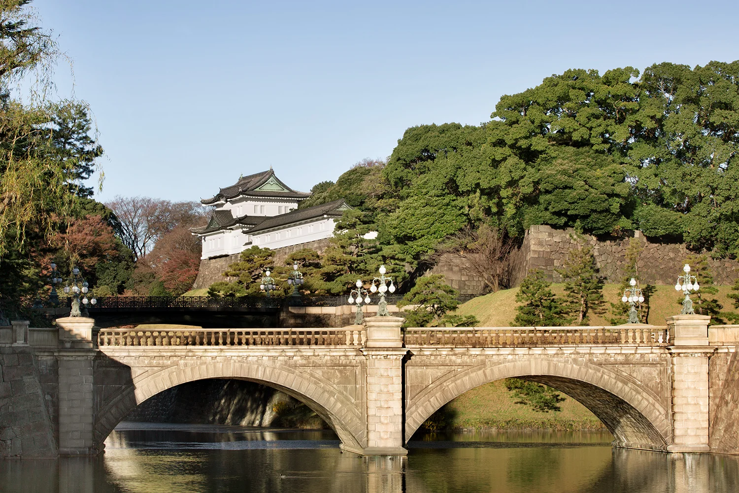 Shangri-La Hotel, Tokyo offers panoramic views of Metropolitan Tokyo and the Imperial Palace.