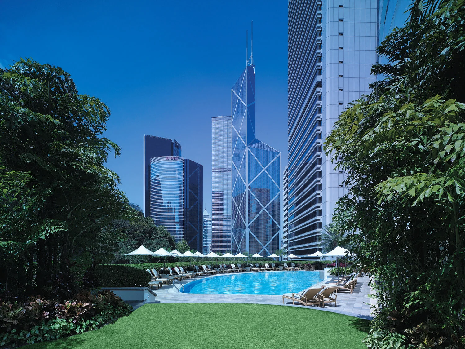Island Shangri-La, Hong Kong resized.jpg