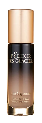Valmont Teint Majestueux (pictured in Natural Sand) offers coverage for the perfect finish.