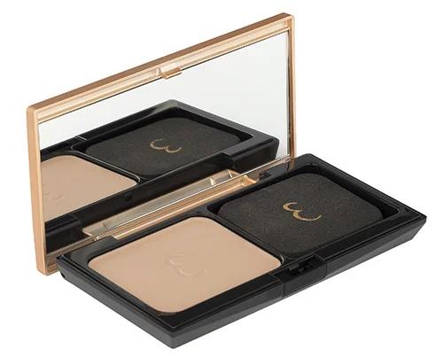 Poudre de Teint Précieuse (pictured in Sandy Beige) is a light-enhancing makeup powder that visibly eliminates imperfections.