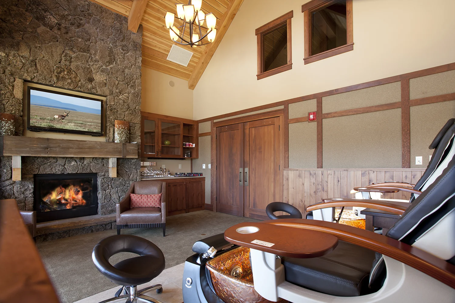 Guests can also receive relaxing hand and foot treatments, including manicures and pedicures.