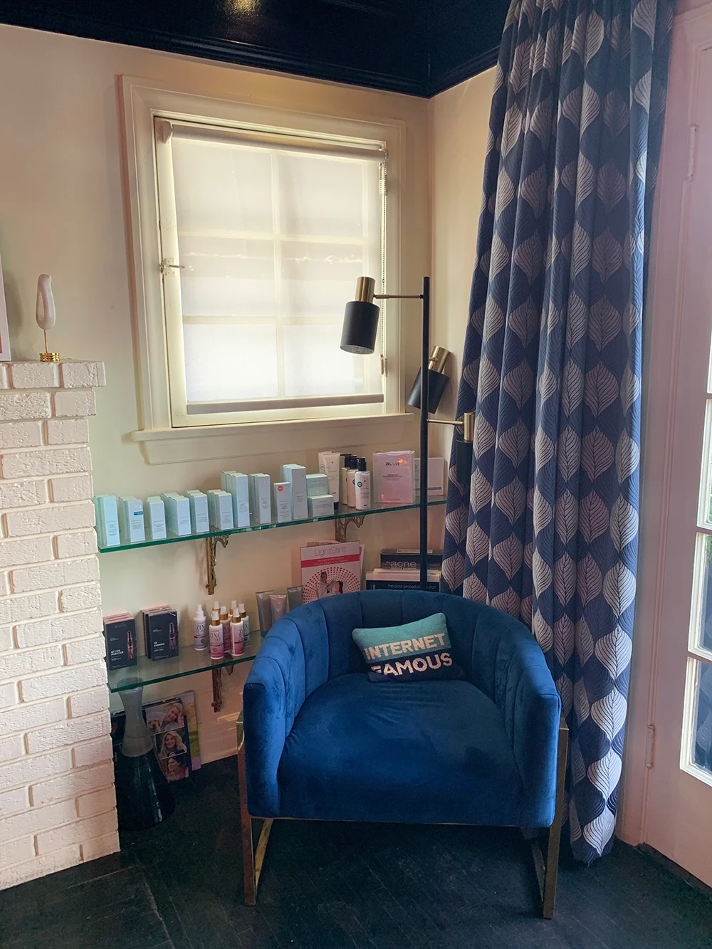 Another comfy chair in the waiting area.