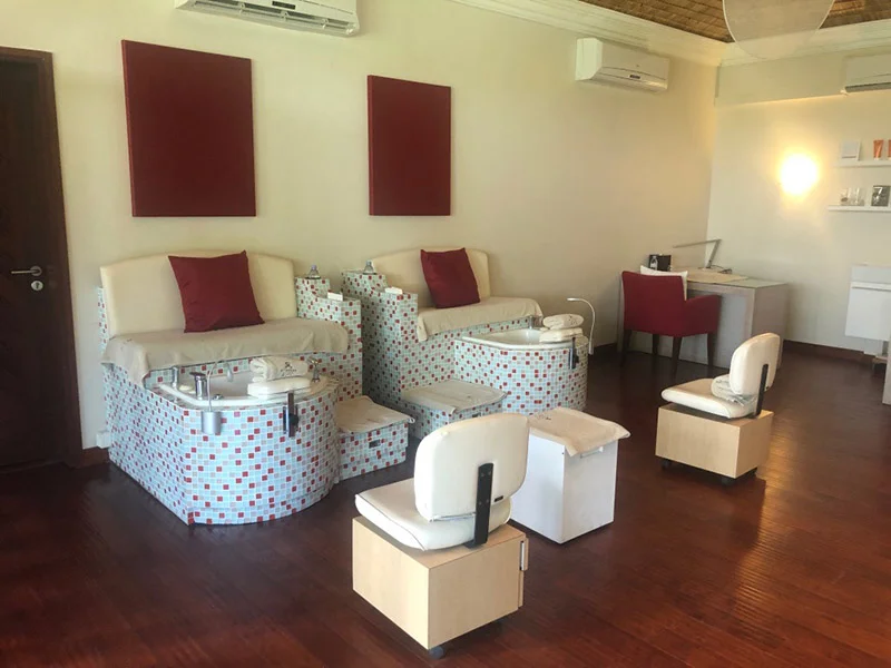 Facials, manicures and pedicures, as well as makeup facilities are available at the spa.