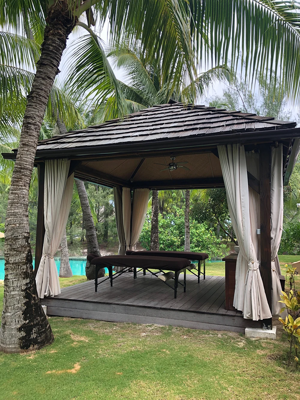 Spa guests can enjoy an outdoor massage next to the private lagoonarium.