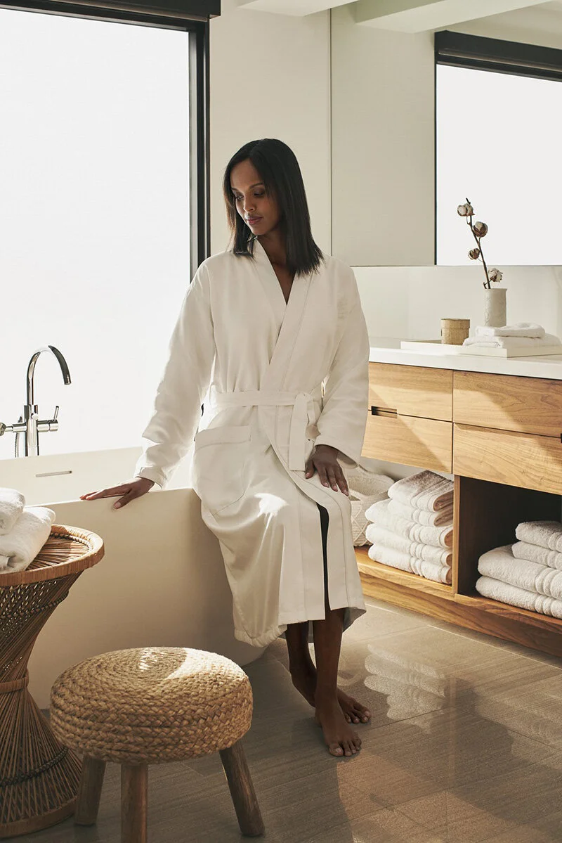 Take a moment out of your everyday routine and cozy up with Four Seasons’ luxury quilted robe collection.