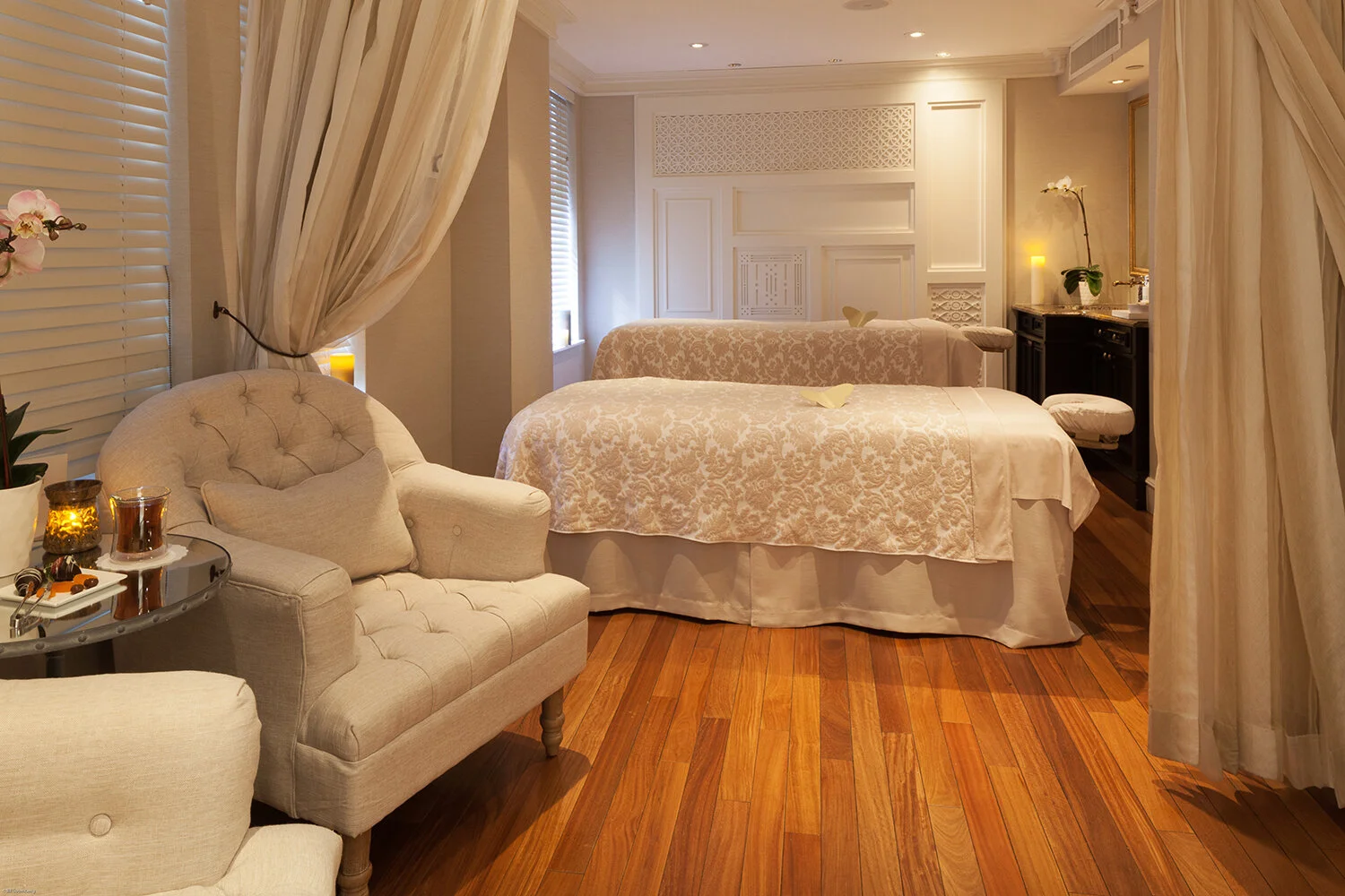A couples’ treatment room.