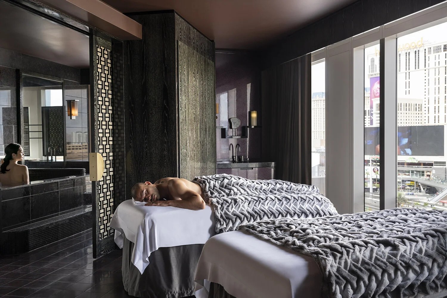 The spa also offers couple’s massages in six beautiful spa suites, which include side-by-side soaking tubs and private heaven steam showers.