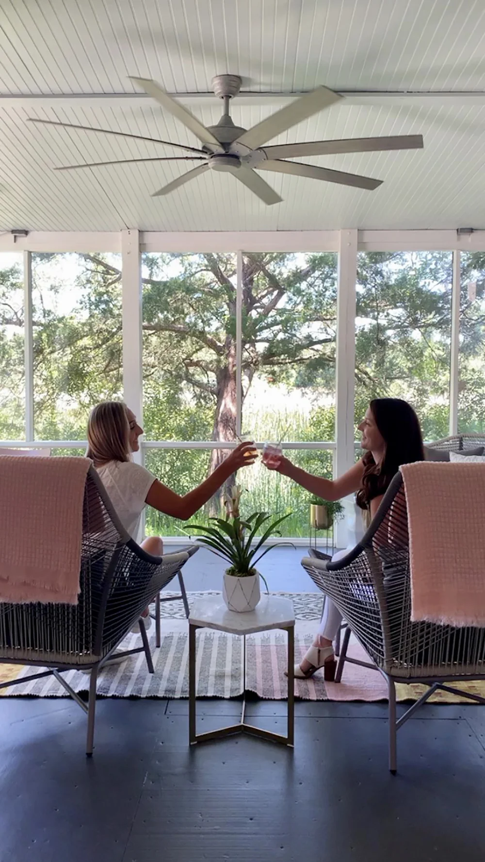 Refreshments include the spa’s signature sparkling rose water and Southern Peach Tea.