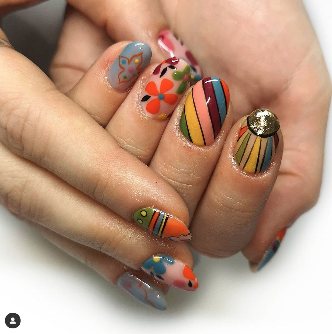 35 Aesthetic Retro Nail Designs For A Spring Mani : Blue and Orange  Aesthetic Nails