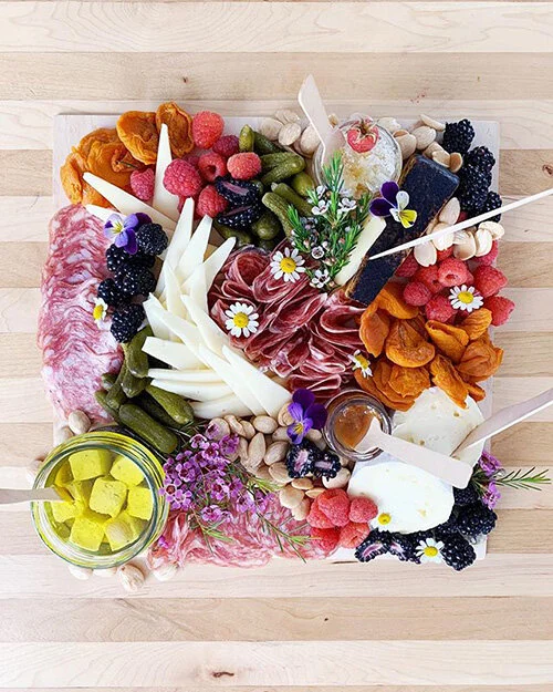 How to Create the Perfect Charcuterie Board for the Holidays