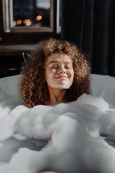 10 Relaxing Bubble Bath Ideas 