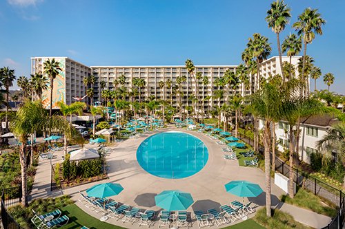 Town and Country Resort: A Hidden Gem in a San Diego Neighborhood