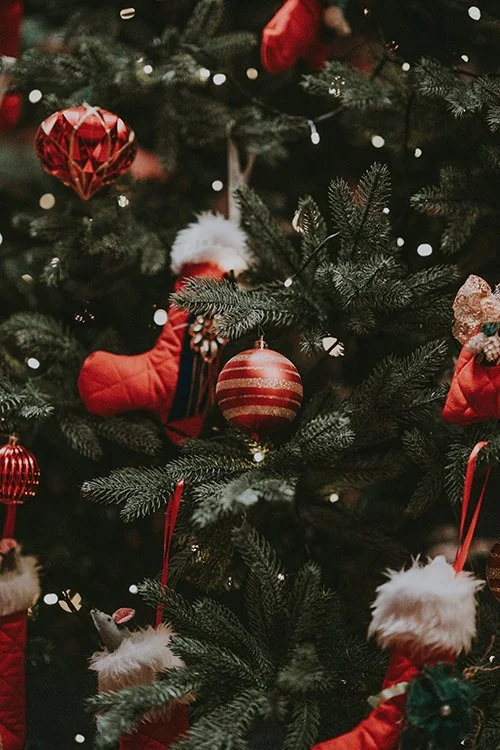Glow, Give, Repeat: Holiday Beauty Gifts That Truly Impress