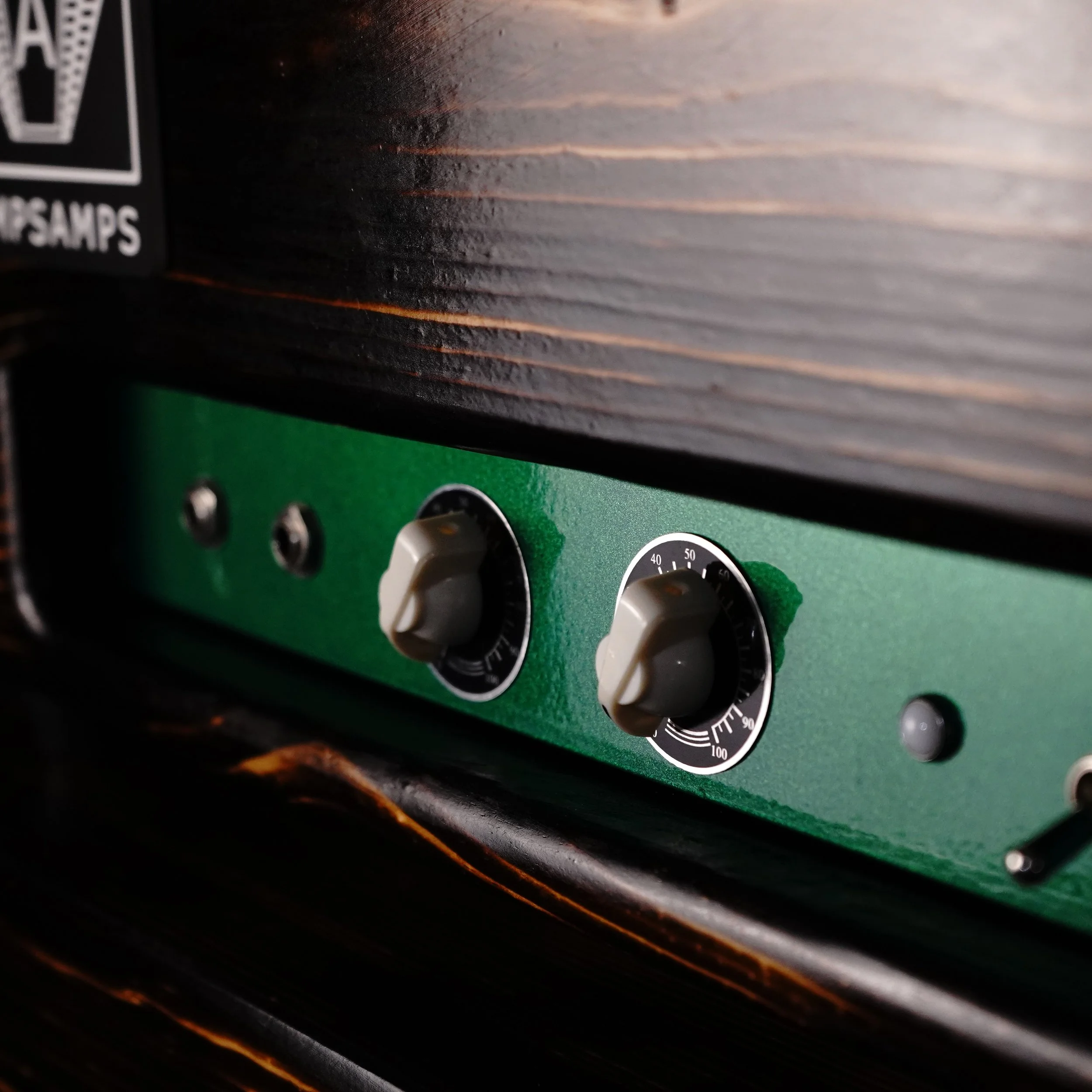 BillyAMp_frontKnobHighlight2.JPG
