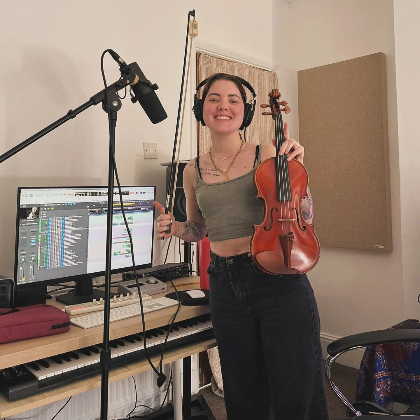 life recently!! 💓

recording for @regressionmovie &mdash;&gt; a quick cue from @selloutfilm score I finished &mdash;&gt; @tutarapeak warping some vocals from @keziatomsett for some jumpscare moments in Regression 👻 &mdash;&gt; @spitfireaudio new li