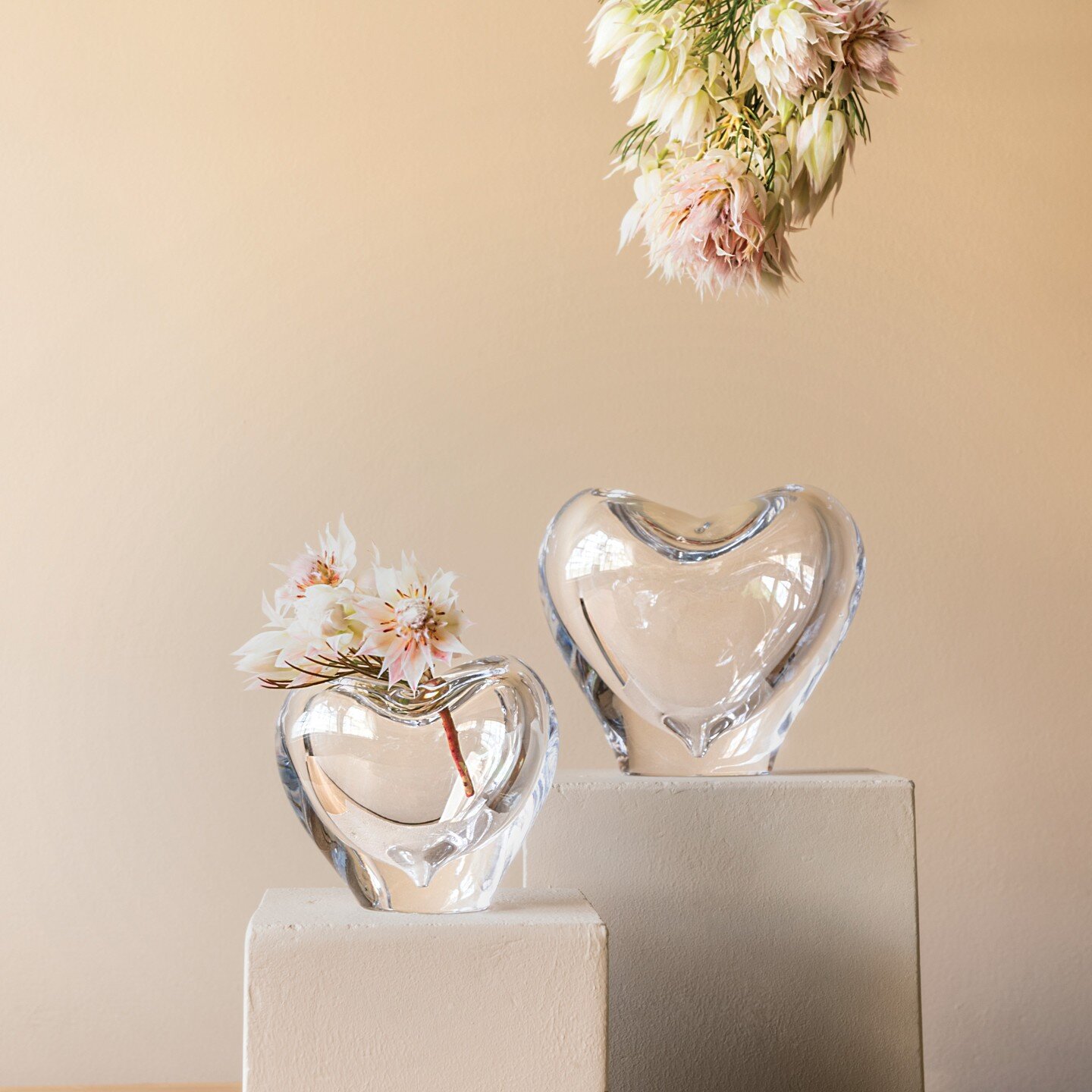 With Valentines Day around the corner are you still looking for the perfect gift for your special someone? Stop by our retail boutique and see the many heart pieces from @simonpearce we have available. We assure this will be a piece they love.