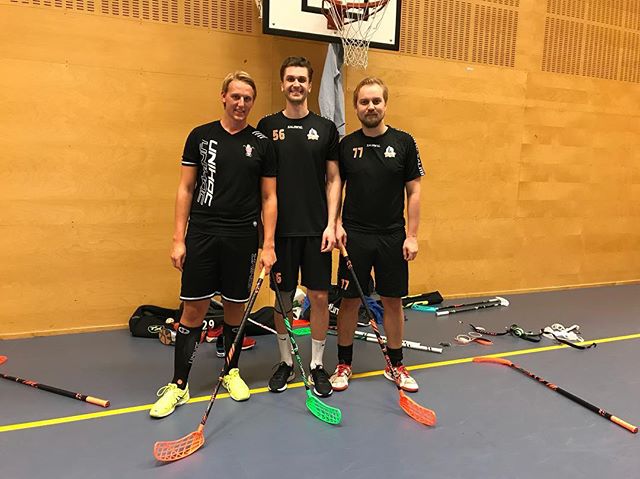My new friends, Swedish floorball pros, love the  @accufli / @floorballplus sticks!