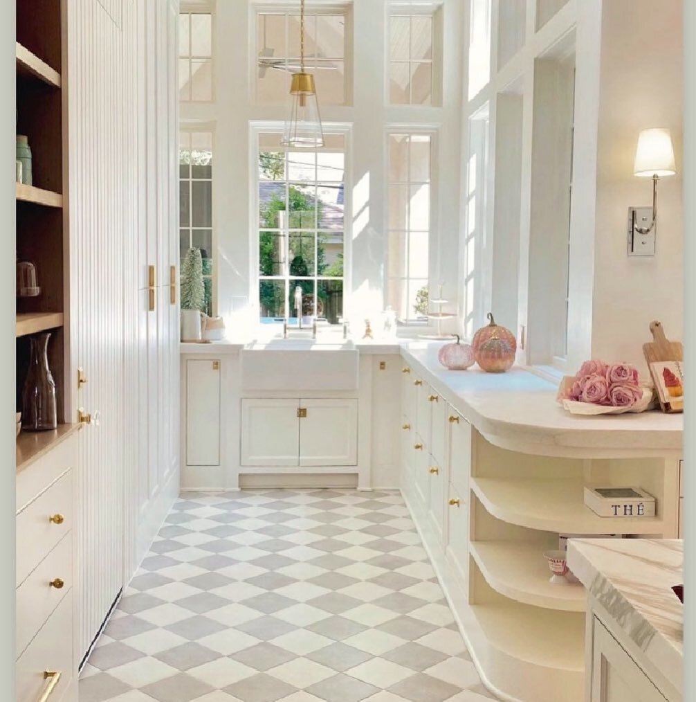 Butler&rsquo;s pantry inspo for a client working through their architectural drawings. This room is full of incredible details&hellip; (let in that light!) and has a little &ldquo;shop around the corner&rdquo; vibe that I am LOVING. Curved shelves? G