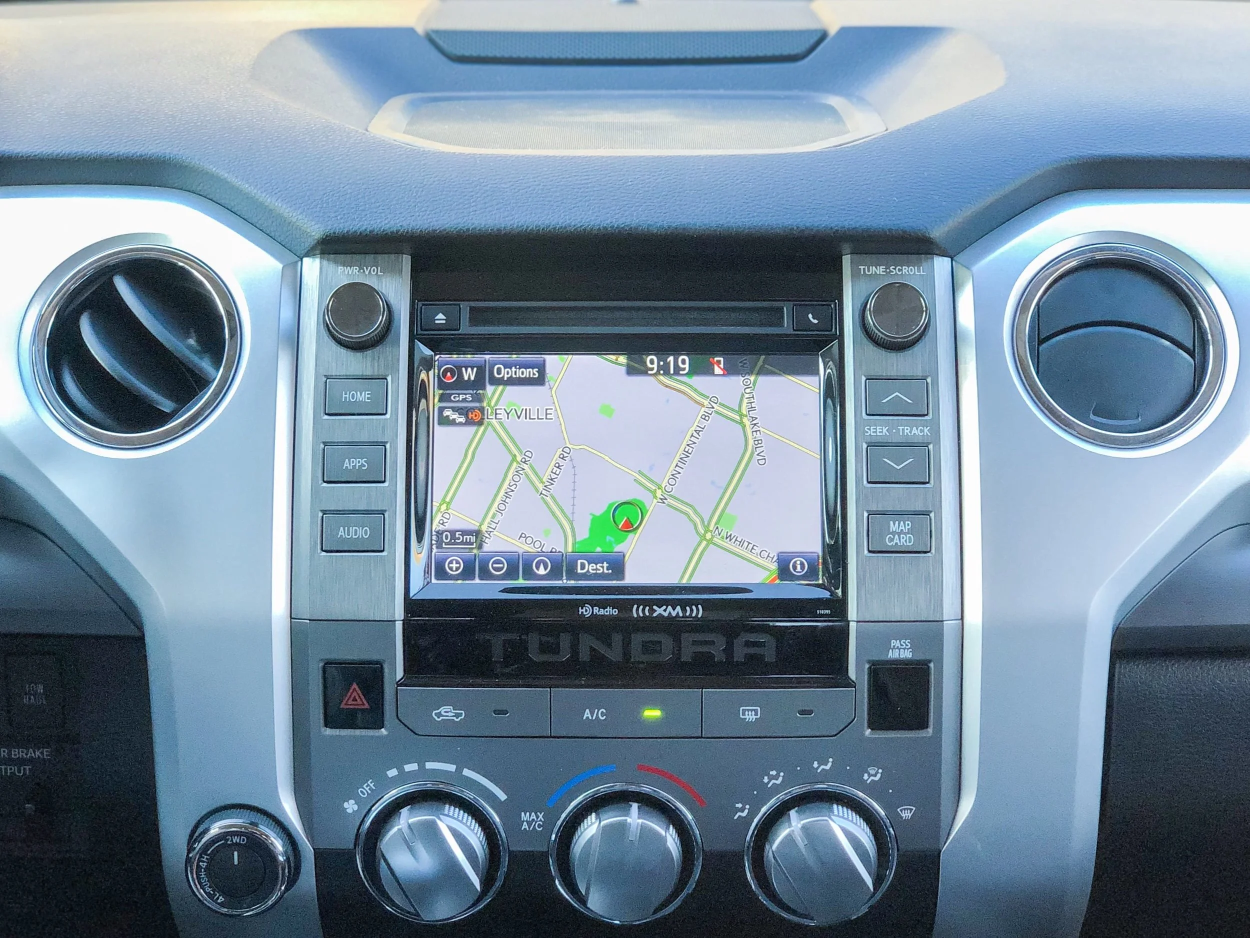 Interior Controls along with Integrated Navigation and App Suite (Photo Credit: Neda Khalilian)