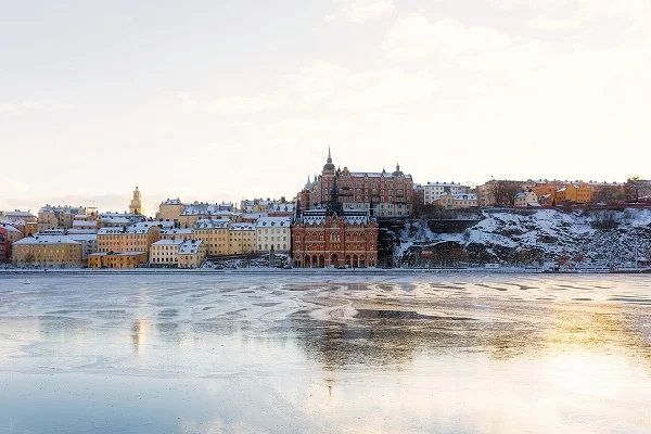 The large trading centers of the Baltic are typically protected by water, but sometimes, at the most inopportune times, this water freezes over…