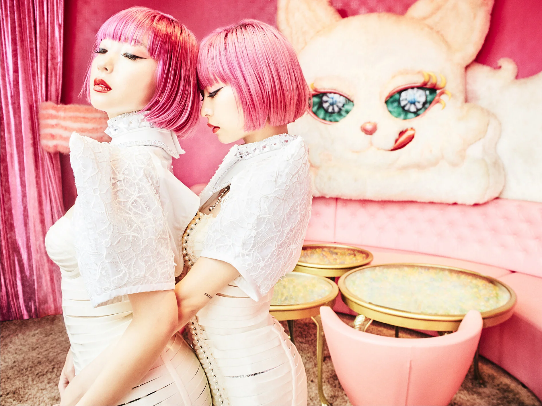VONLINE_TOKYOTWINS_5.jpg