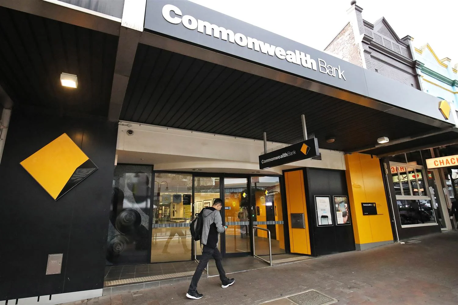 170803-commonwealth-bank-australia-ew-1145a_b9a8f9a58397522f44a4097ebce84086.nbcnews-ux-2880-1000.jpg