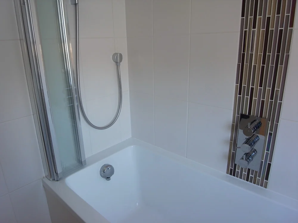 Shelleys bathroom - Copy.jpg